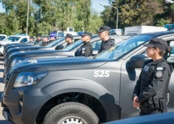 Paro de Intercargo: PSA interviene para liberar a pasajeros encerrados en los aviones debido a las medidas de fuerza de los gremios