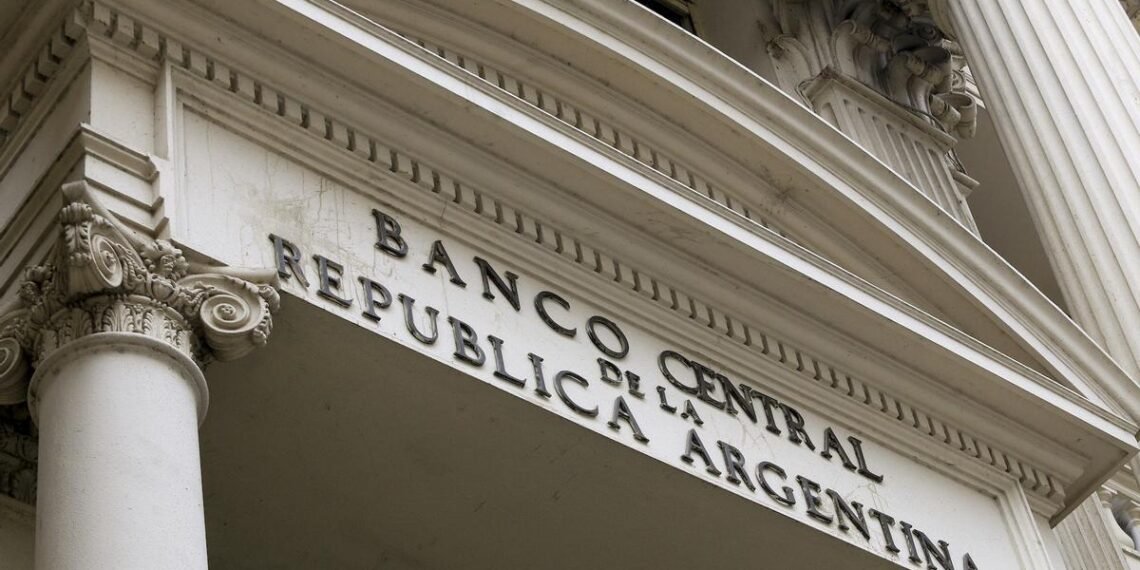 El Banco Central flexibiliza la compra de dólar oficial para un grupo de empresas