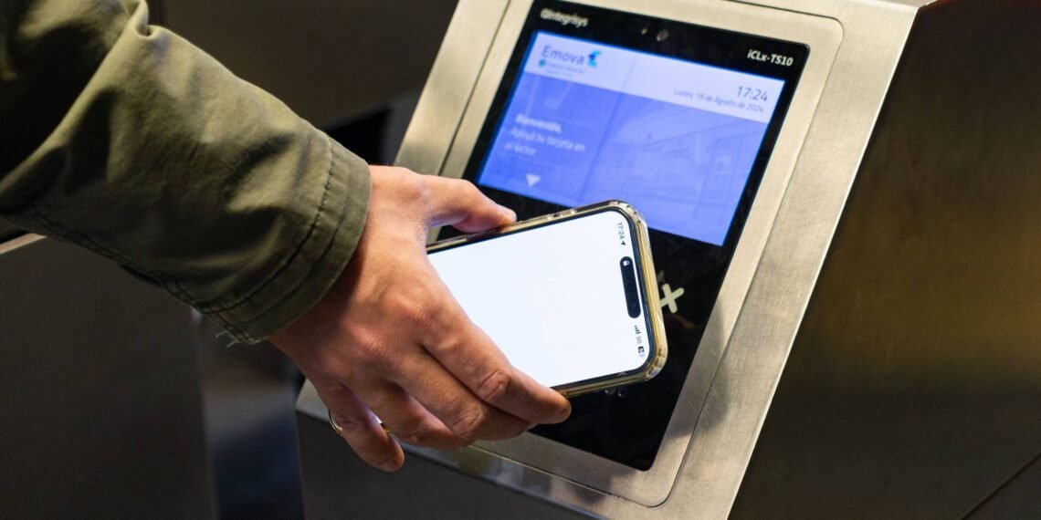 El subte se podrá pagar con tarjetas de débito, crédito, o desde el celular a partir del lunes