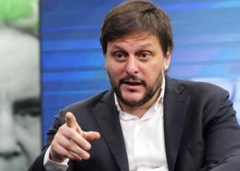 Leandro Santoro encabezó un acto en Chacarita y apuntó contra el presidente Javier Milei y Mauricio Macri