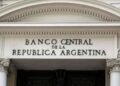 Paso previo a la dolarización: el BCRA habilitó el pago en dólares para cualquier transacción