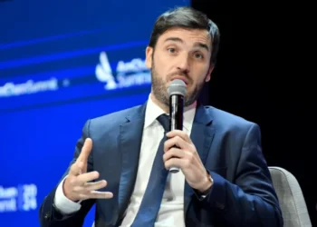 En medio del coqueteo entre el Gobierno y dirigentes del PRO, Luis Caputo recibió a Ignacio Torres