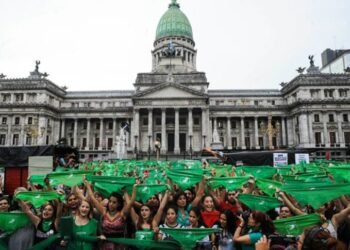 El choque ideológico también se debate en el Congreso