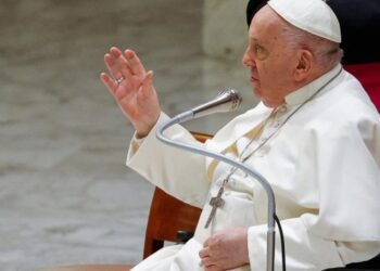 Salud del papa Francisco: pasó bien la noche “y está descansando”, aunque su estado sigue siendo crítico