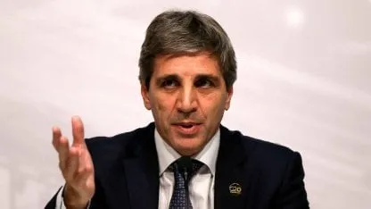 Devaluación del peso: qué estimación internacional despertó el enojo de Luis Caputo