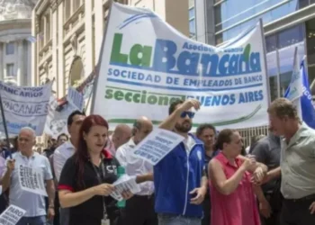 En el marco de las paritarias, los bancarios acordaron un incremento salarial y recibirán un bono superior a $1.400.000