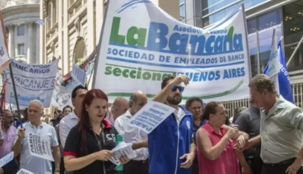 En el marco de las paritarias, los bancarios acordaron un incremento salarial y recibirán un bono superior a $1.400.000