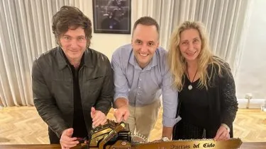 Adorni ataca al PRO: “Somos iPhone 16, ellos un Nokia 1100”