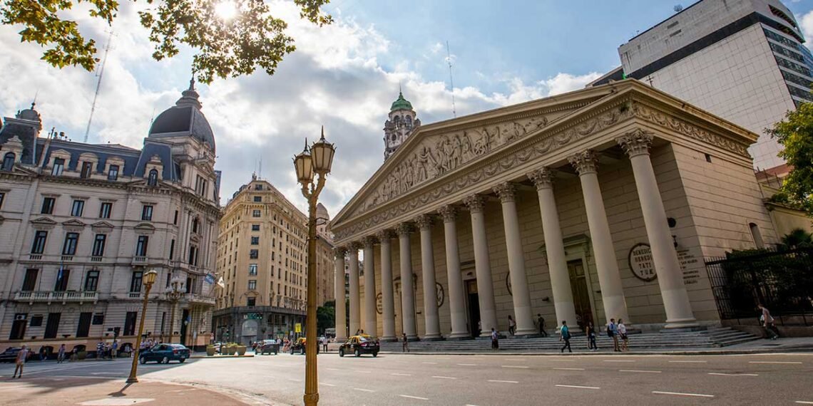 Subte: Macri sugiere nombrar Papa Francisco a estación Catedral