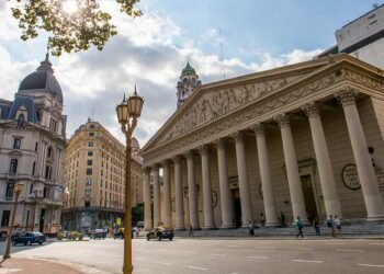 Subte: Macri sugiere nombrar Papa Francisco a estación Catedral