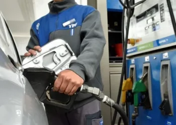 4% menos en combustibles YPF