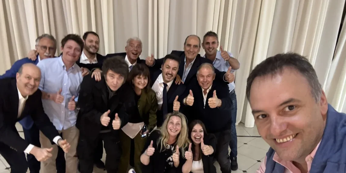 Campaña LLA: Milei y Adorni prometen medidas