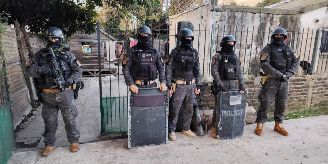 OCHO DETENIDOS EN UN OPERATIVO ANTIDROGAS EN MERLO