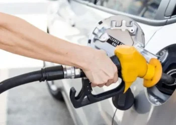 Aumentan impuestos a combustibles: nafta y gasoil subirían.