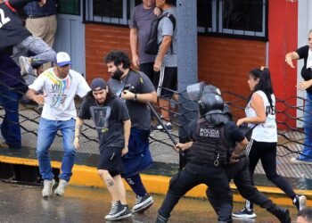 Protocolo antipiquete en Puente Pueyrredón ante protestas.
