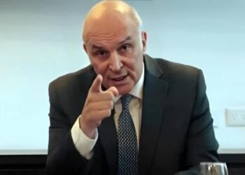 José Luis Espert desata bronca con frase sobre Kirchner en simposio.