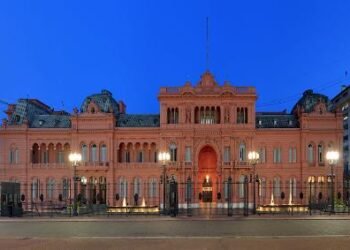 Casa Rosada en vilo: Cierres, súper poderes y Congreso arde.