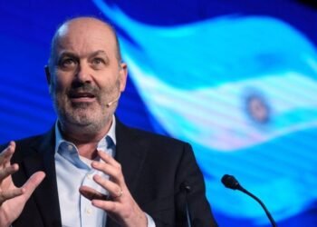 Sturzenegger aconseja no vetar proyecto senatorial.