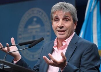 Intervención cambiaria: Caputo reveló detalles y apuntó a los bancos.