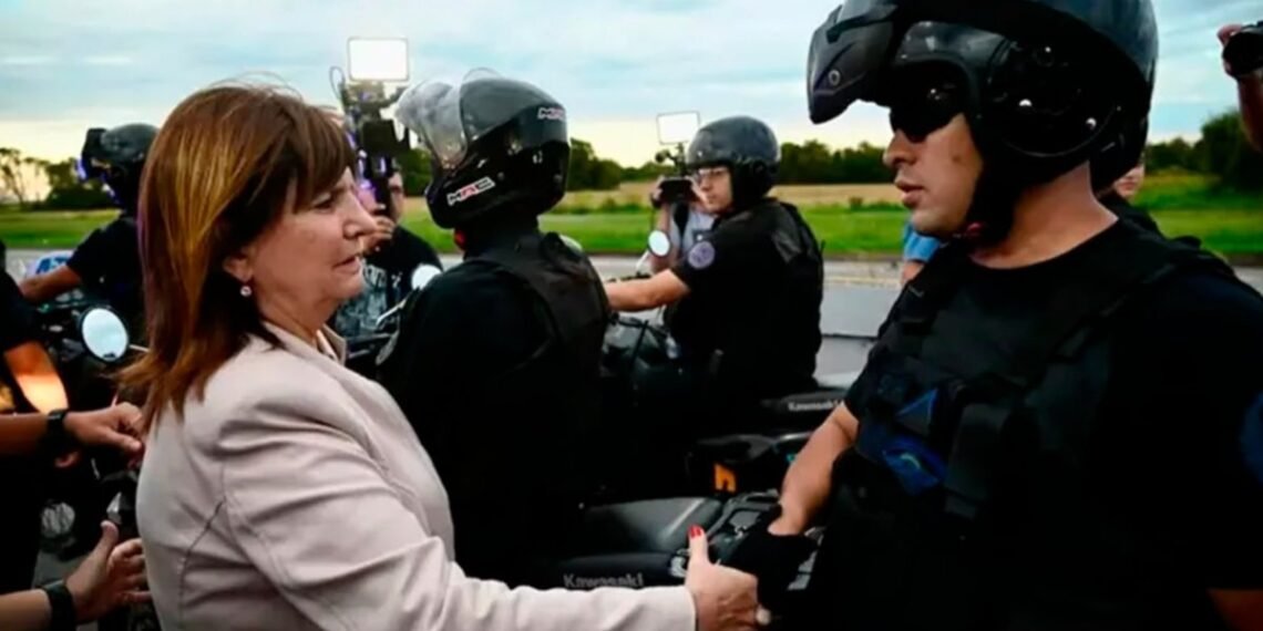 El plan de Bullrich para fiscalizar las redes.