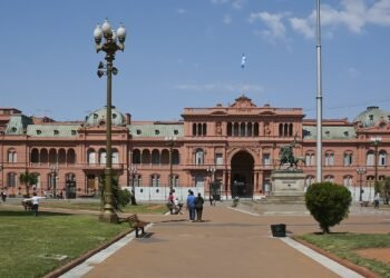 Gobierno: sin turbulencia, LLA arrasará.