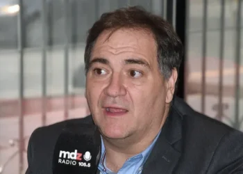Policías apartados eran “célula militante” de LLA, dice Alonso.