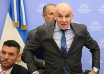 Debate Argentina rica o villa miseria, según Espert sobre kirchnerismo.