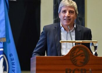 Caputo ignora al FMI y sube tasas de plazos fijos.