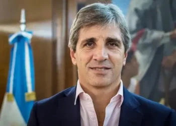 Caputo: “Exageran” con el aumento del dólar.