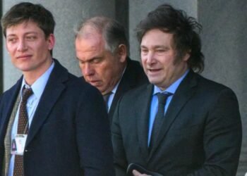 Espionaje político: Denuncian a la SIDE.