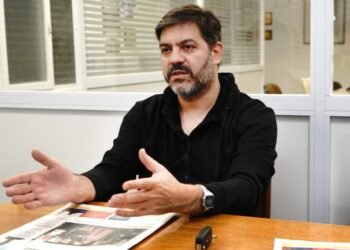Inversiones de Macri no llegaron, ahora empresas se van: Carlos Bianco.