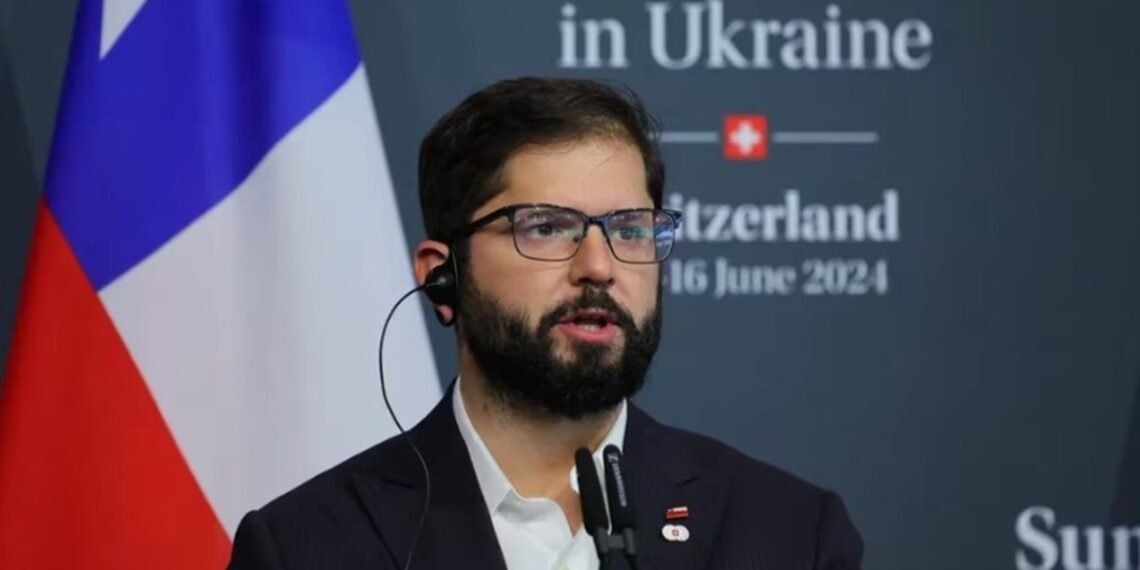 Boric cumple: 104 detenidos de la U. de Chile, libres.