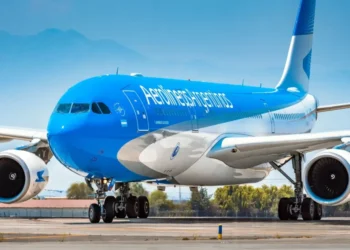 Paro de controladores: 71 vuelos de Aerolíneas afectados.