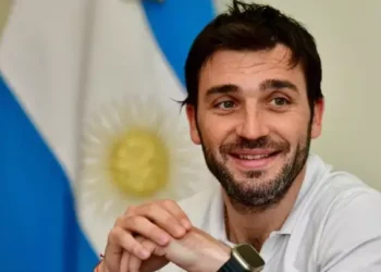 Torres insiste en una alternativa política y señala errores gubernamentales.