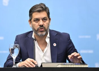 Bianco asegura que Milei “tiene miedo de Kicillof”.