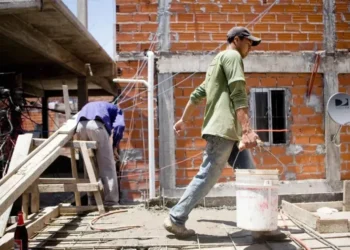 Junio: 12.000 empleos perdidos por desplome económico.