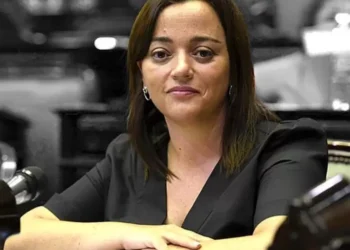 Moreau ironiza: “Milei, más con Spagnuolo”.