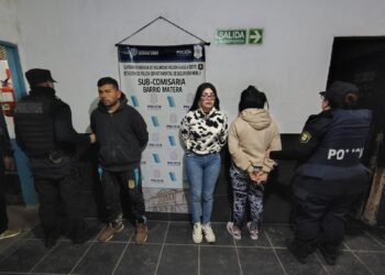 Desbaratan un punto de venta de droga en barrio matera: hay tres detenidos