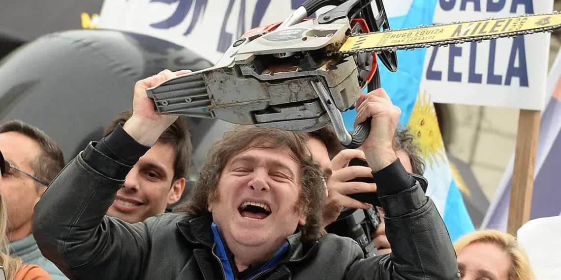 Más de 17 mil empresas argentinas cerradas por la “motosierra” de Milei.