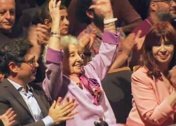 El saludo de Cristina a Estela de Carlotto.