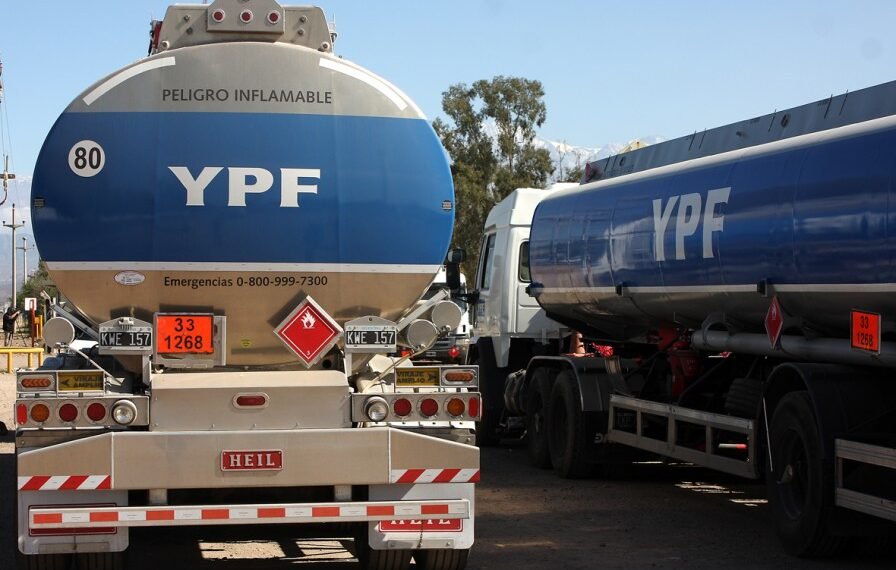 Transporte de YPF: Gobierno aprueba ajustes tarifarios.