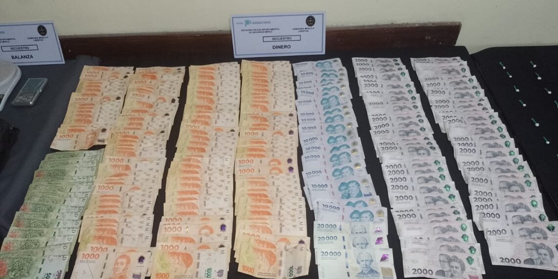 Detienen a dos dealers que vendían droga en libertad