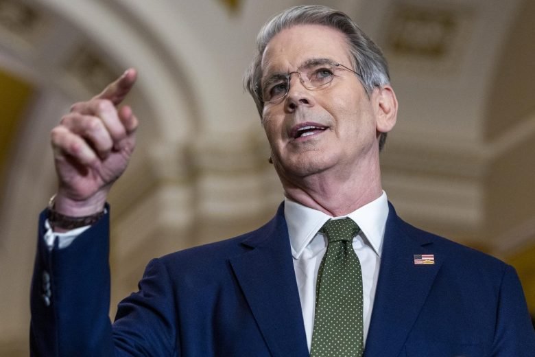 El swap con Argentina se activó, confirma Scott Bessent.