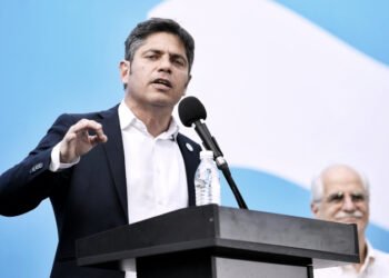 La crítica de Kicillof: “Negocian con Milei leyes horribles”.