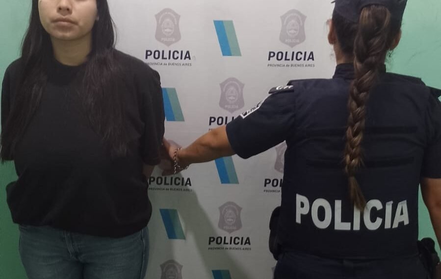 Detenida por extorsionar clientes por internet