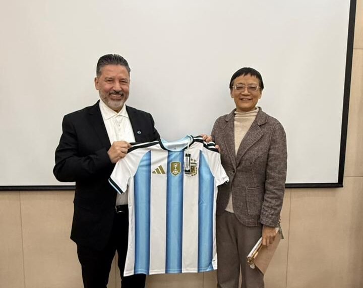 Mesa de trabajo con la academia china de ciencias sociales, principal centro de pensamiento de la república popular
