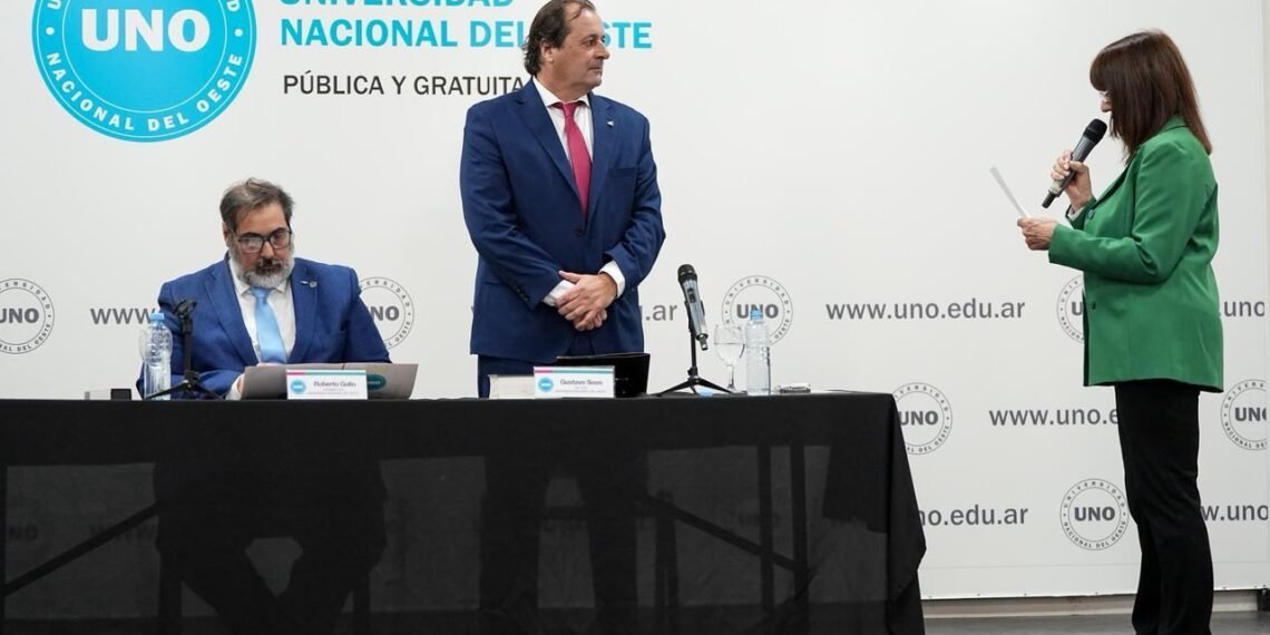Gustavo Soos asumió como rectorde la Universidad Nacional del Oeste (UNO)