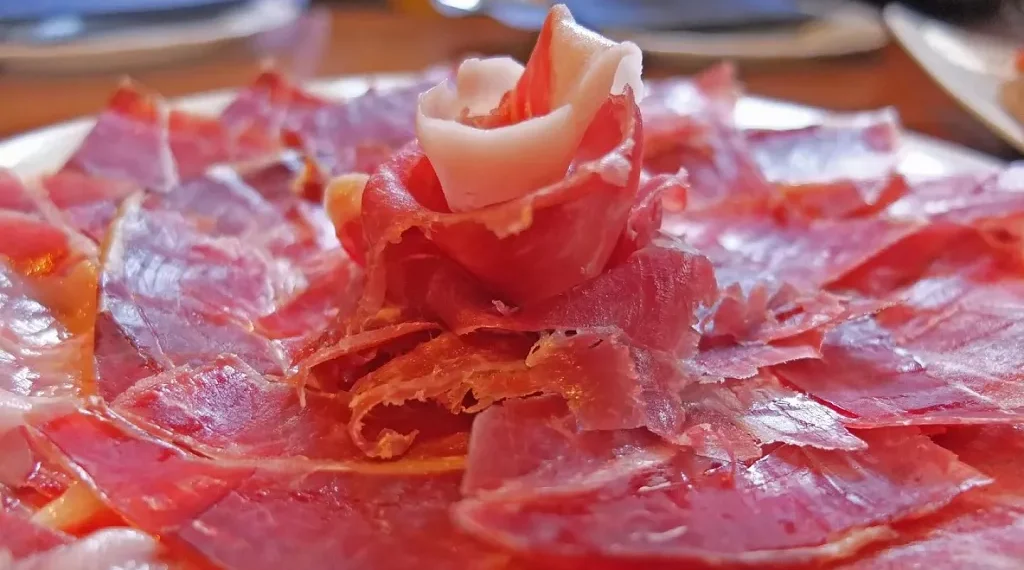 El Gobierno prohíbe el ingreso de lomo ibérico.