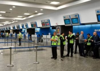 Comenzó el paro de controladores: revisa si tu vuelo está afectado.