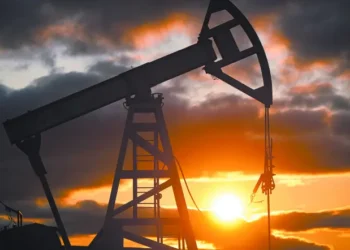 Venezuela y EEUU dialogan, el petróleo retrocede.